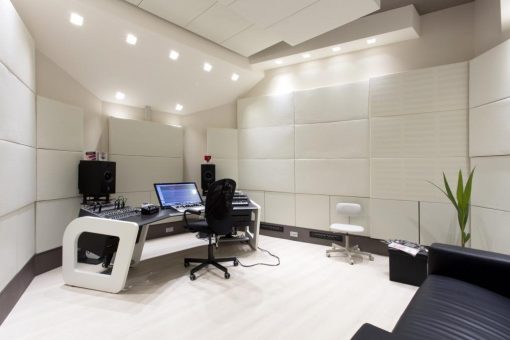 Recording Studio with bass traps and acoustic treatments by GIK Acoustics